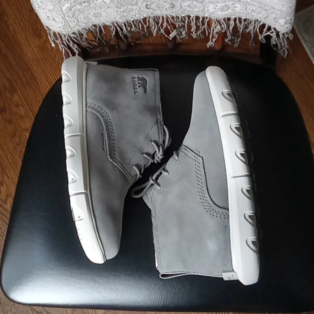 Sorel men's boots-NEW